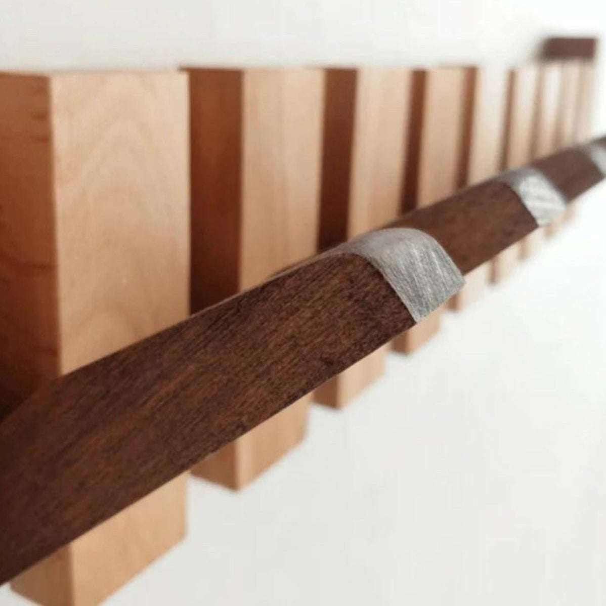 Luxury Wall-Mounted Wooden Coat Rack – Piano Design Entryway Organizer for Keys, Hats & Coats