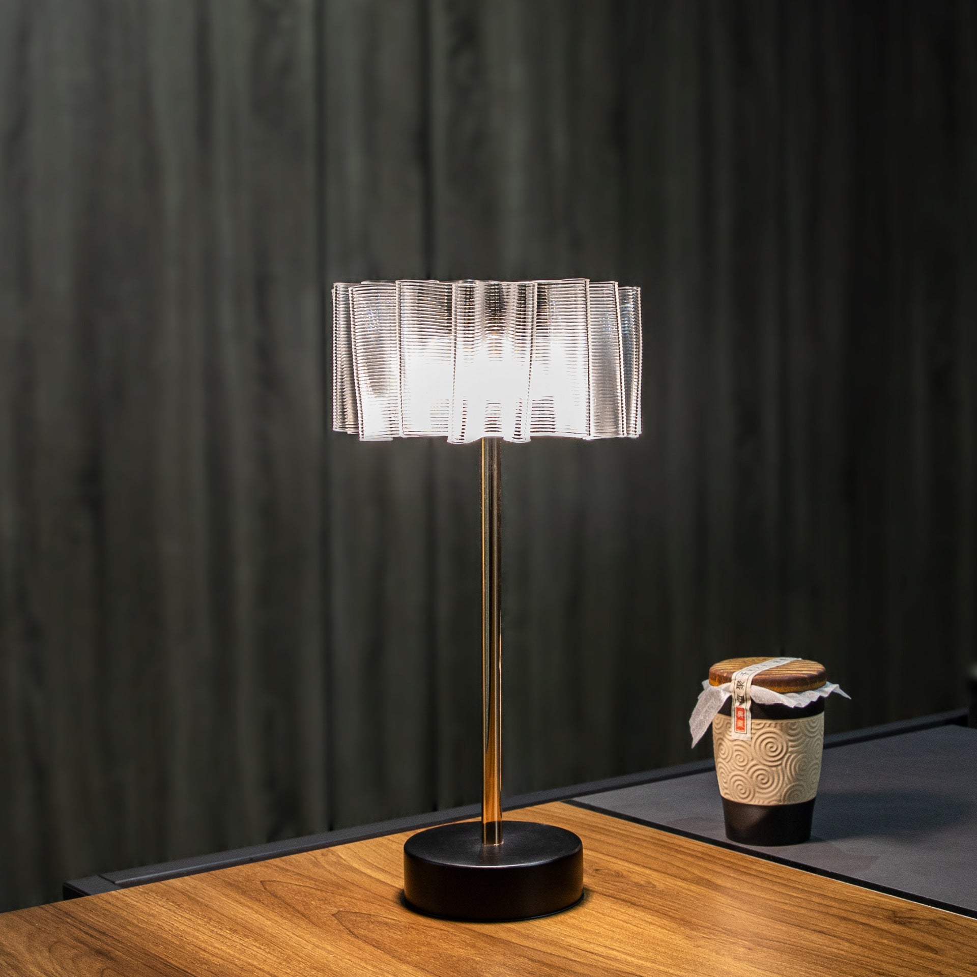 LED table lamp – modern design with elegant touch control